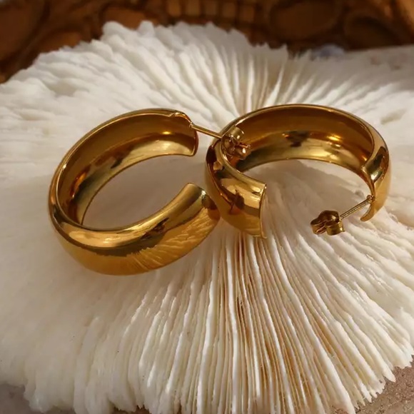 NEW 18K GOLD WIDE HOOP EARRINGS, NICE EARRINGS, CUTE EARRINGS - Picture 4 of 6